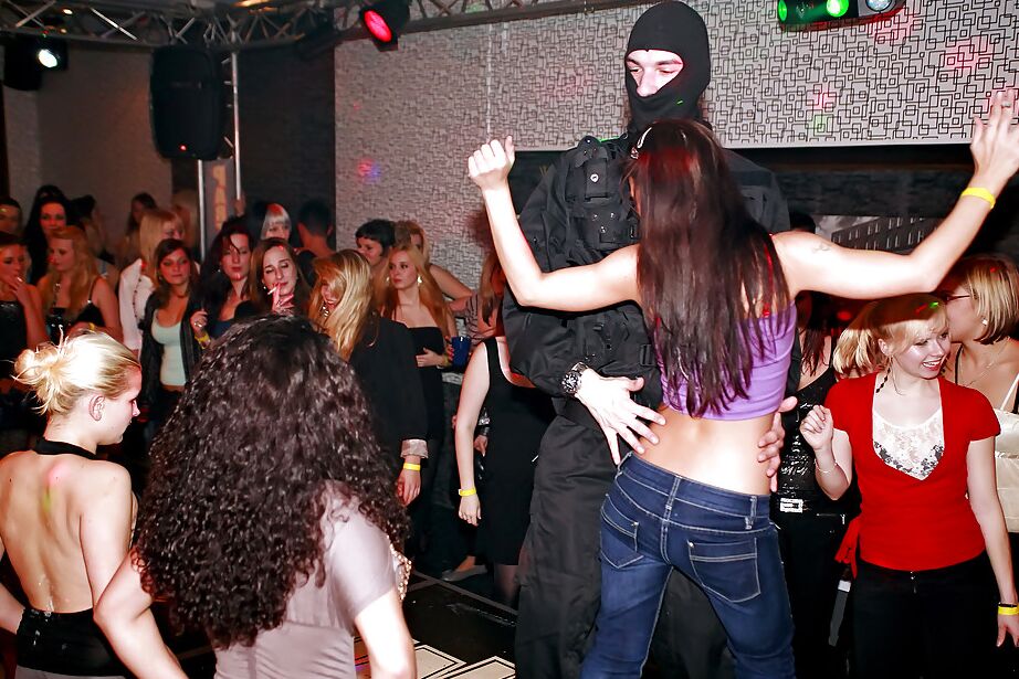 16P Chicas amateurs cachondas folladas duro en una fiesta sexual borrachas
