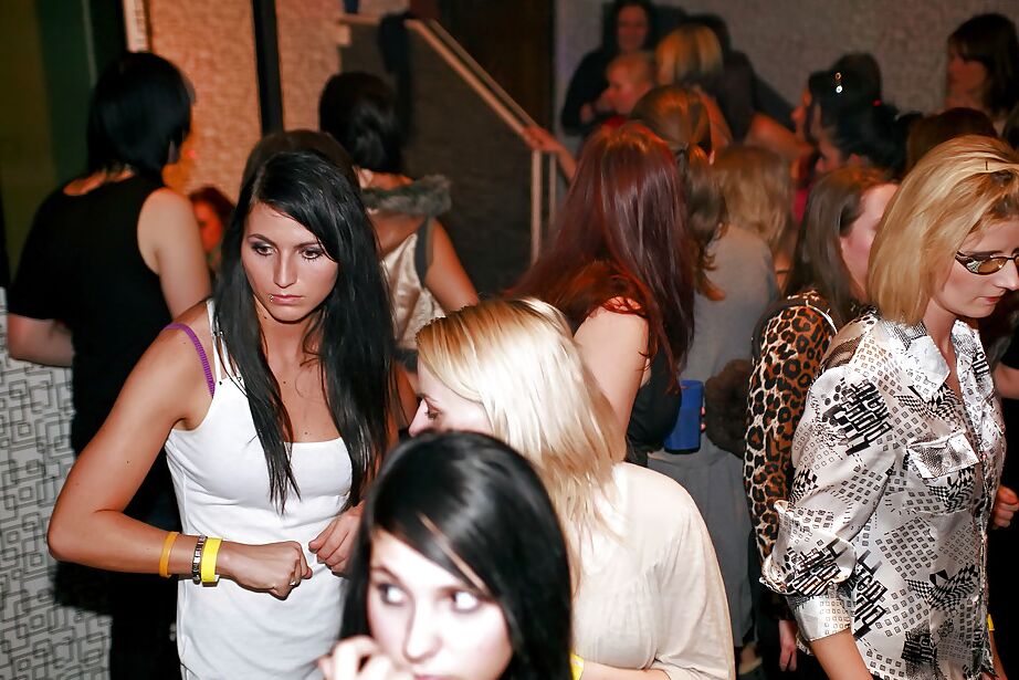 16P Chicas amateurs cachondas folladas duro en una fiesta sexual borrachas