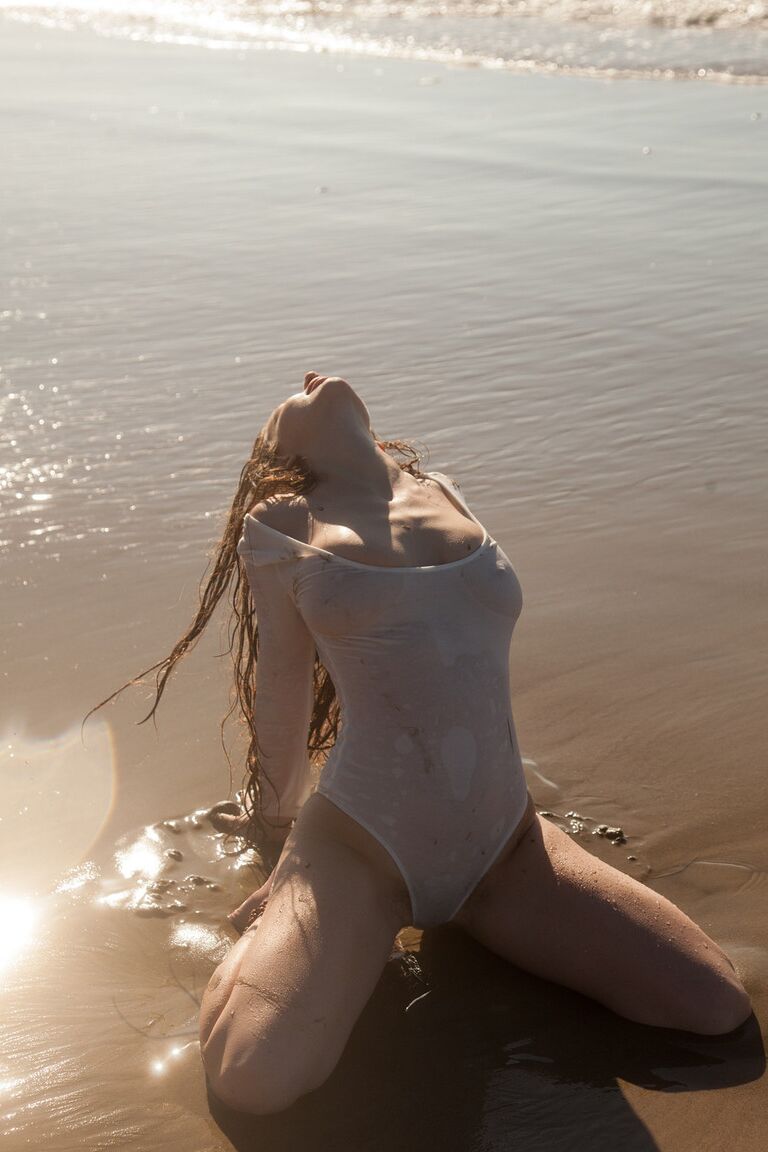 12P Sexy girlfriend Avri Gaines gets wet as she poses in her bodysuit on the beach