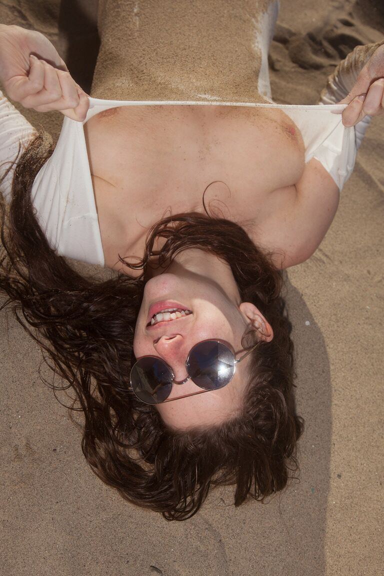 12P Sexy girlfriend Avri Gaines gets wet as she poses in her bodysuit on the beach