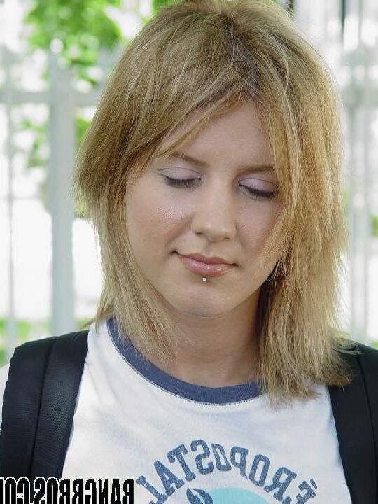 21P Loira safada mostra seus seios naturais para um estranho