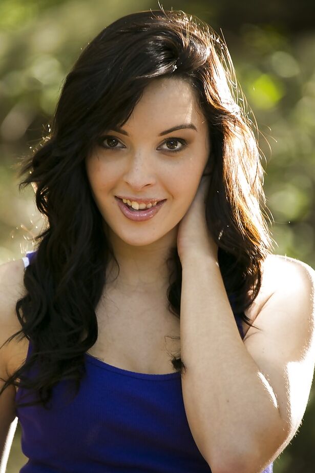 16P A encantadora adolescente Natalie Heart filma um novo filme de sexo ao ar livre