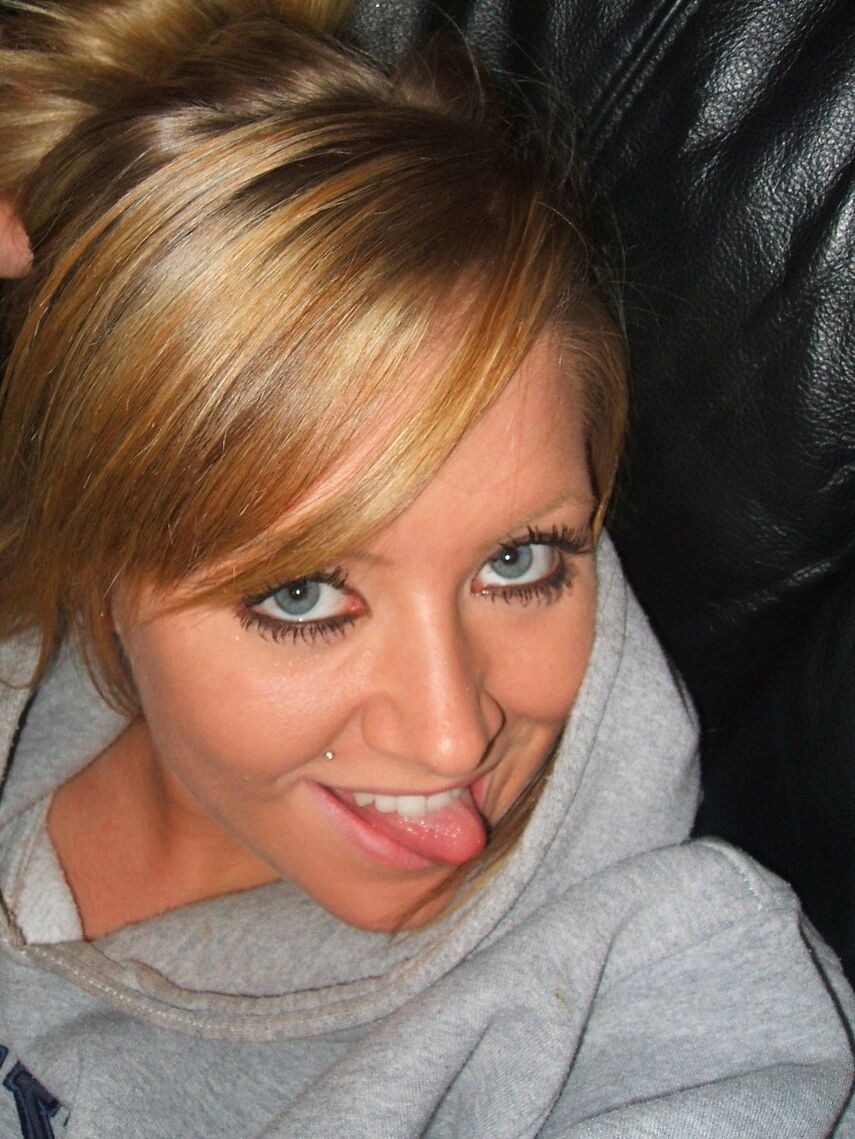 12P Blonde amateur takes self shots while wearing a brassiere and pyjama bottoms