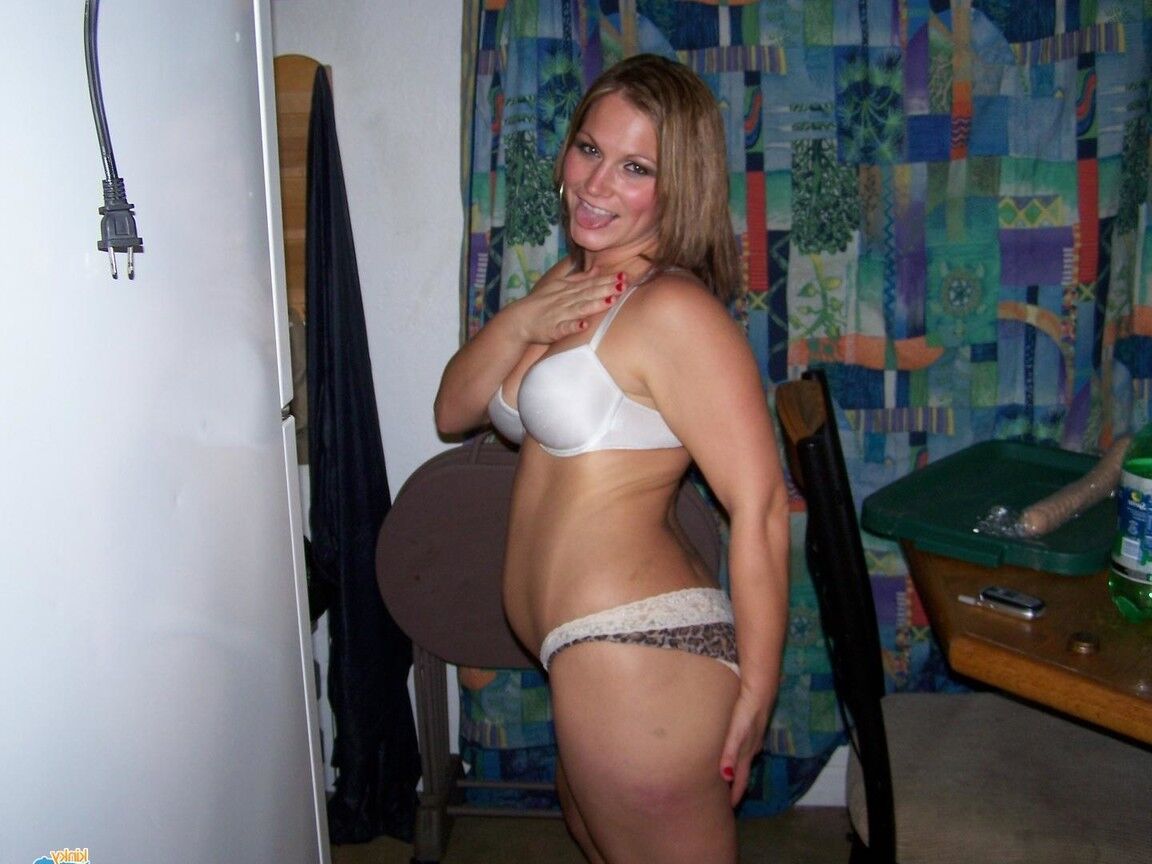 16P Amateur girl Toni Faye answers her phone while wearing a bra and panties