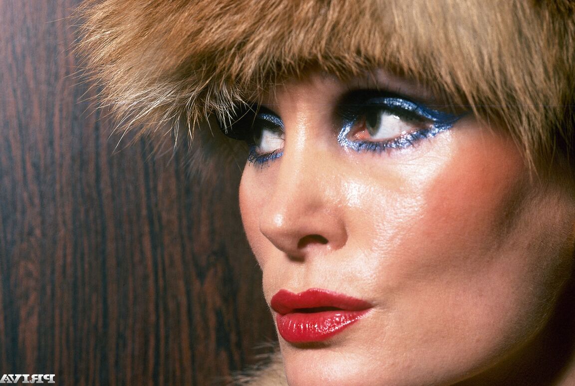 12P Les quatre visages de la nymphomane Eva sont tous pervers