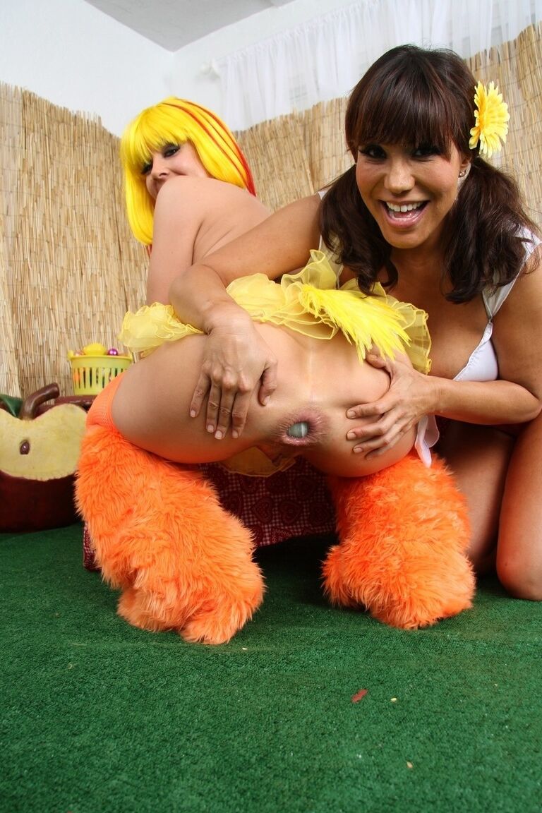 19P Increíble acción lésbica con las MILFS estrella porno maduras tetonas Ava y Julie