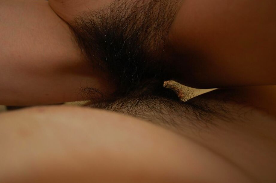 16P La MILF asiática Setsuko Miwa hace una mamada sensual y se la follan