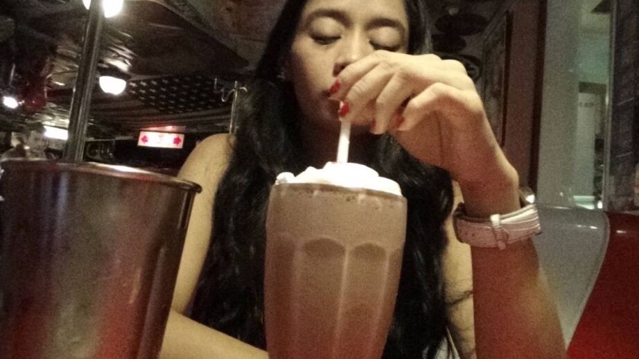 17P Guy picks up Filipina lesbian Alexis in a cafe and takes her home for fucking
