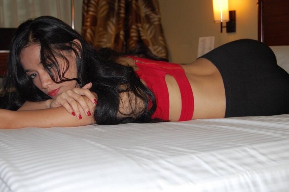 17P Guy picks up Filipina lesbian Alexis in a cafe and takes her home for fucking
