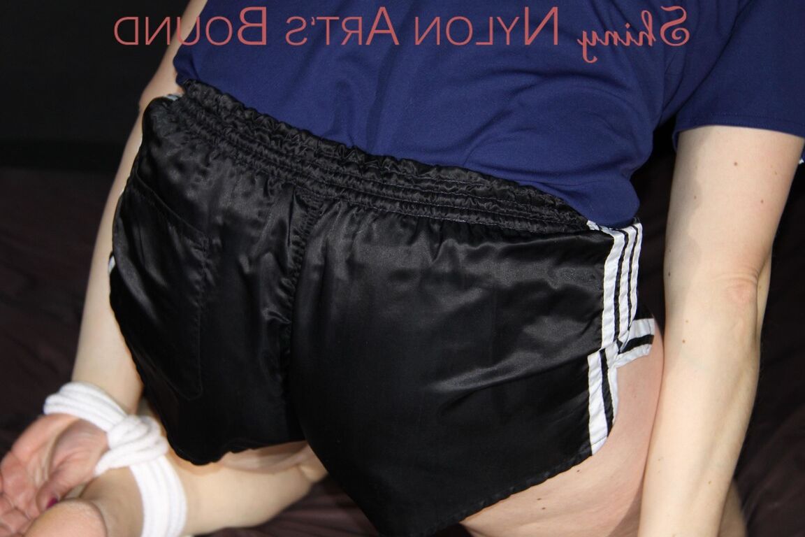 16P Watching Sophie wearing an oldschool shiny nylon shorts in black and a blue