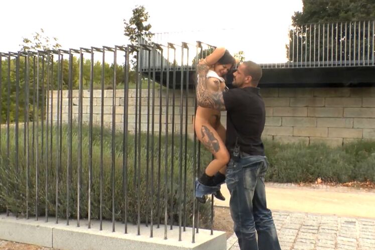 15P Desgracia Pública Follada y Humillada en Madrid