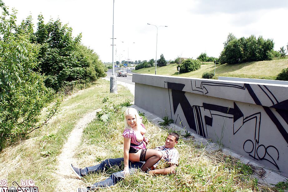 16P Baise de cul hardcore en plein air avec une excellente cow-girl en bas