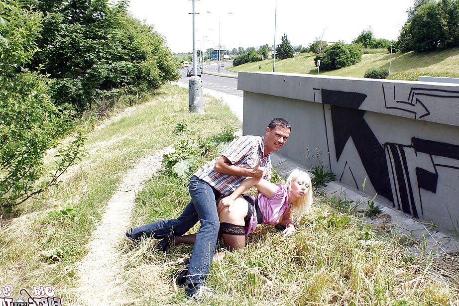 16P Baise de cul hardcore en plein air avec une excellente cow-girl en bas