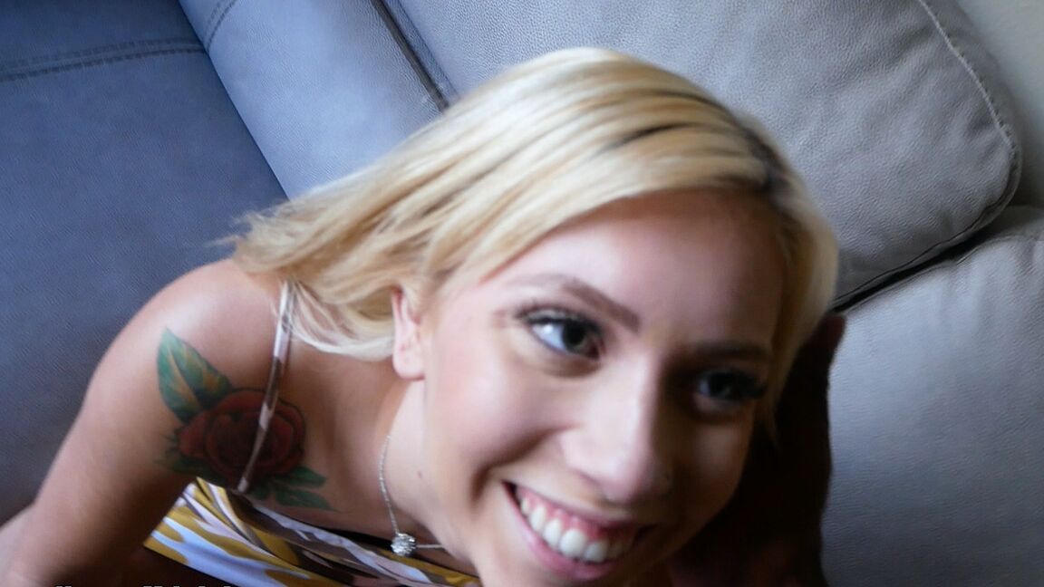 21P La rubia americana Chanel Rae es demolida en una acción IR amateur a lo perrito