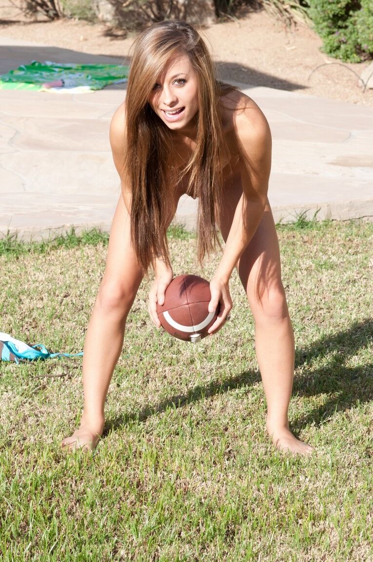 16P Fã de futebol irresistível Riley jogando bola pelada