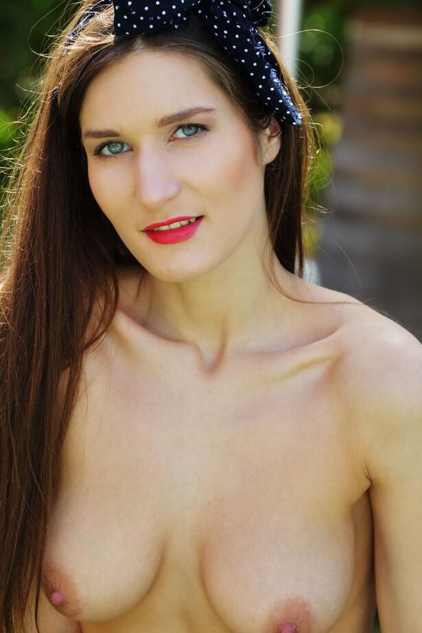 16P Young beauty Elina models naked in sneakers while in a backyard