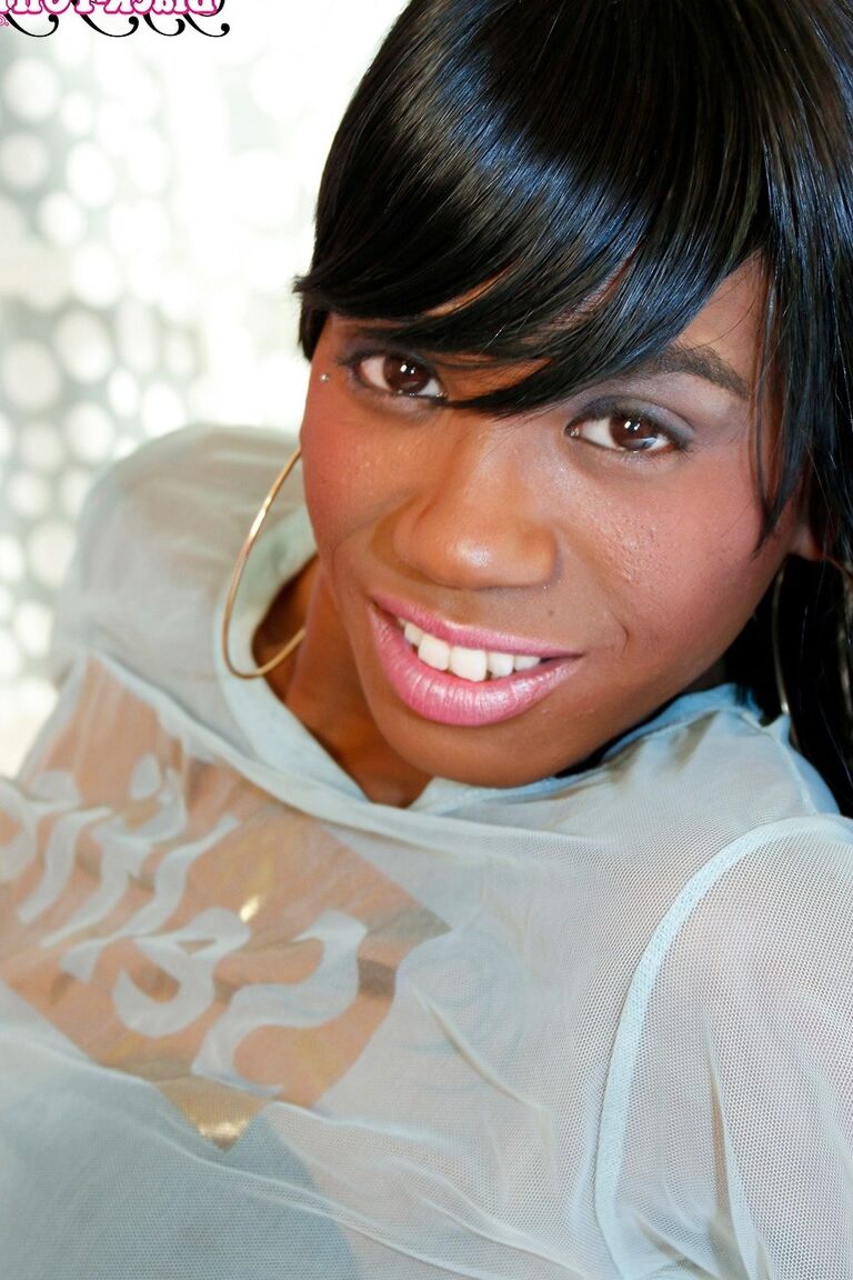 16P Negra TGirls Leilani Li