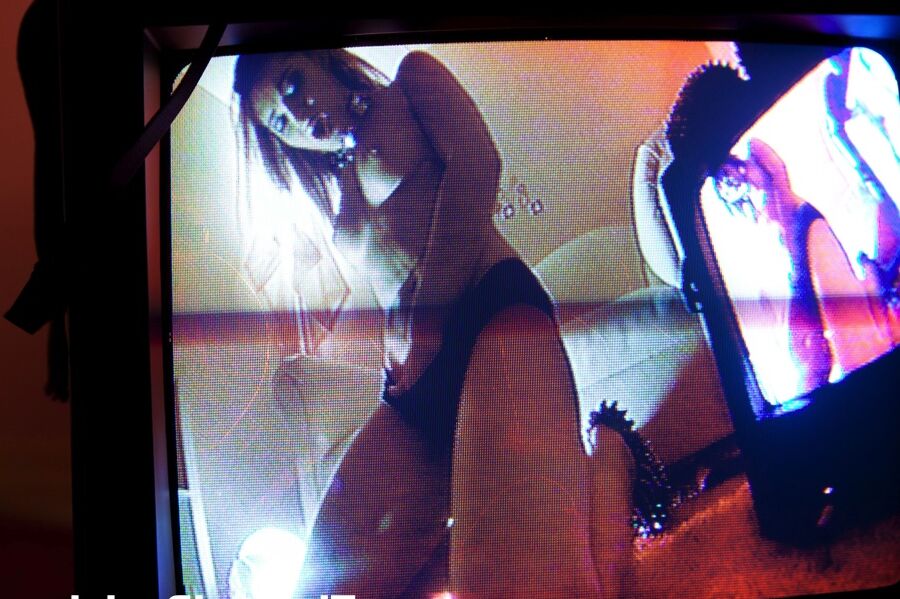 16P Stunning dark haired videos herself spreading wide open to masturbate topless