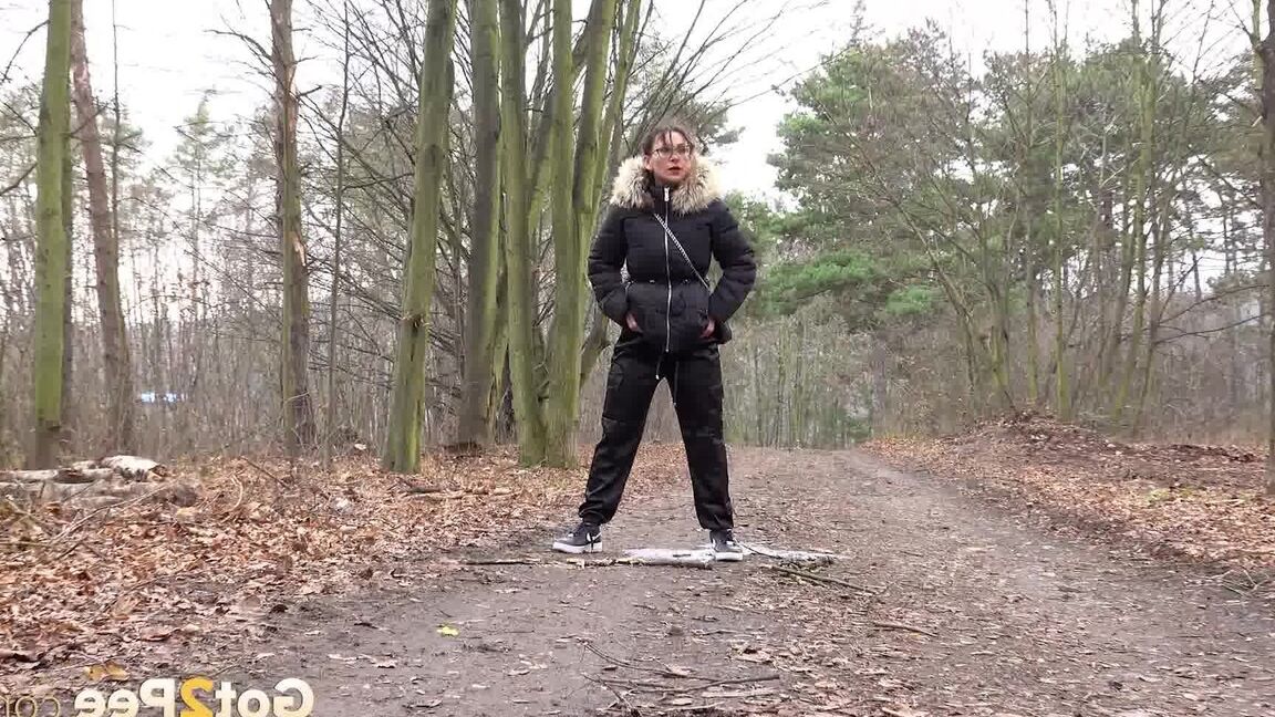 15P Solo girl Natasha Ink squats for a pee on a dirt road in glasses and a coat