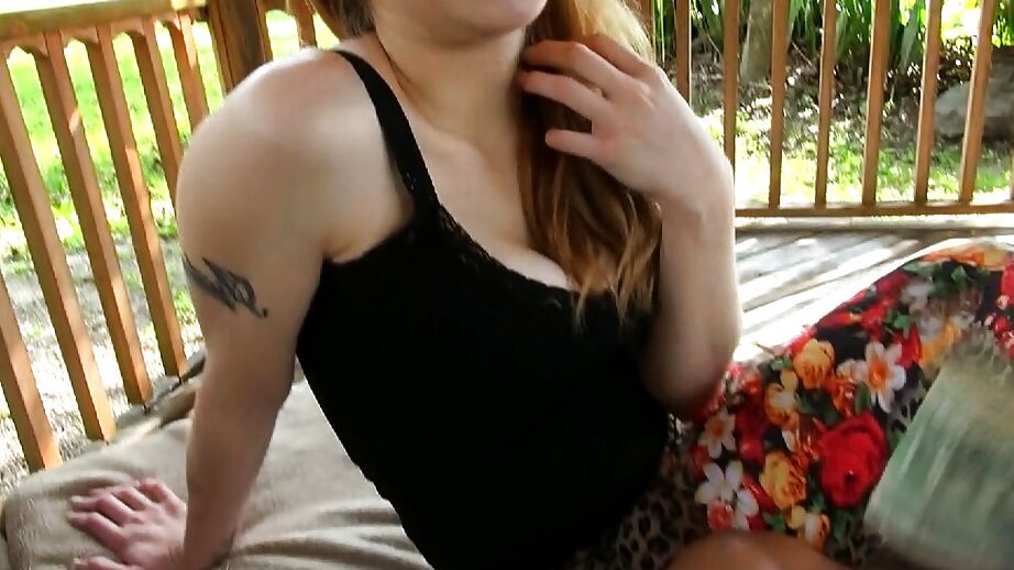16P La joven rubia Josie se quita la ropa para fotos desnuda al aire libre