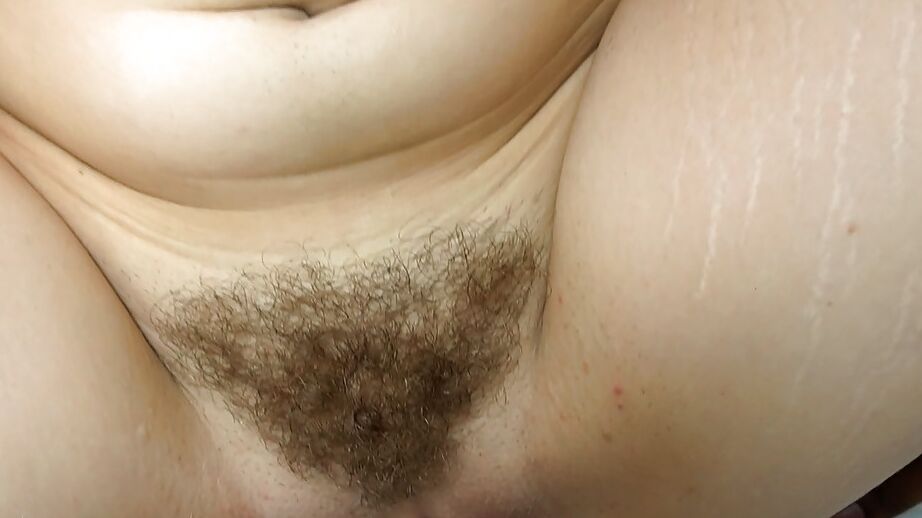 16P Garota loira Nikki Snow chupando um enorme pau preto antes de uma foda interracial
