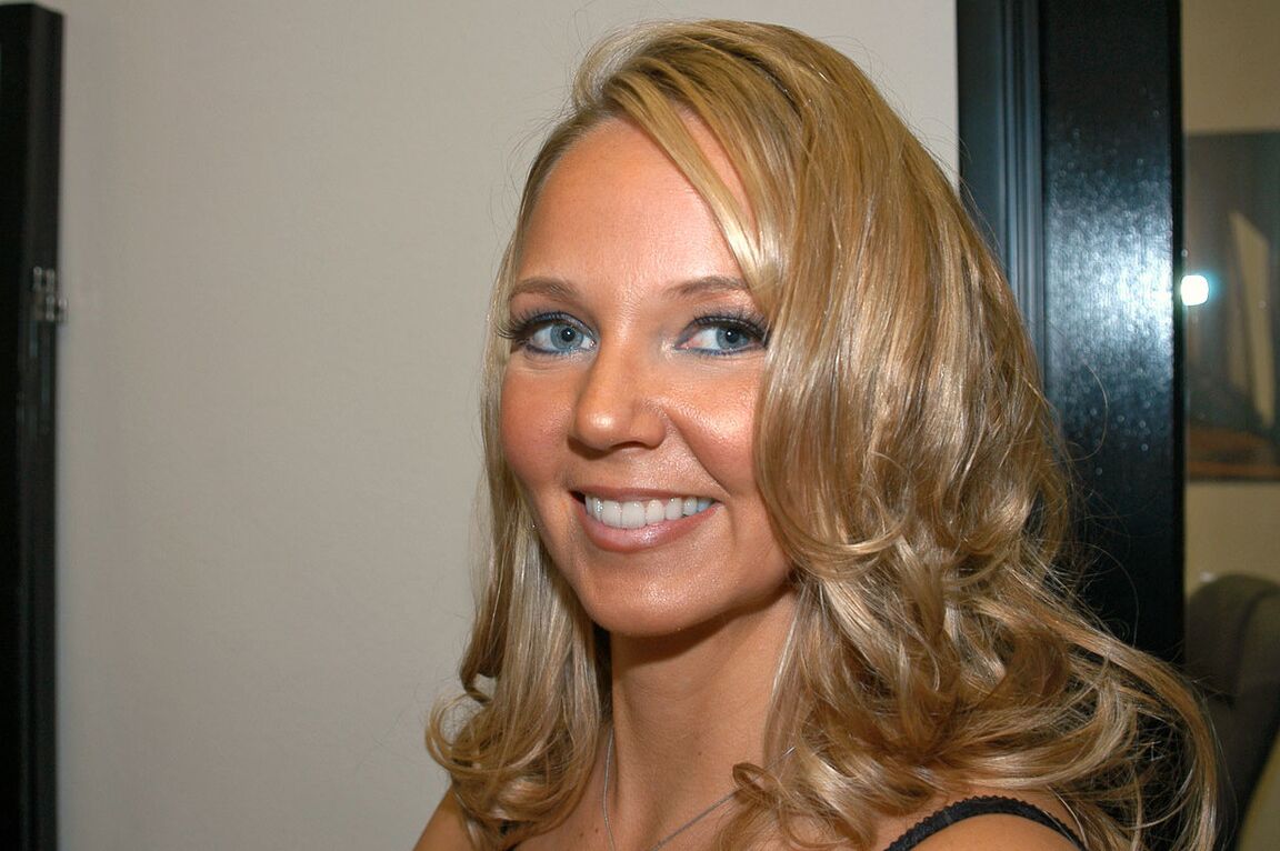 17P La blonde Lauren Lee sort avec le couple amateur de porno The Madisons
