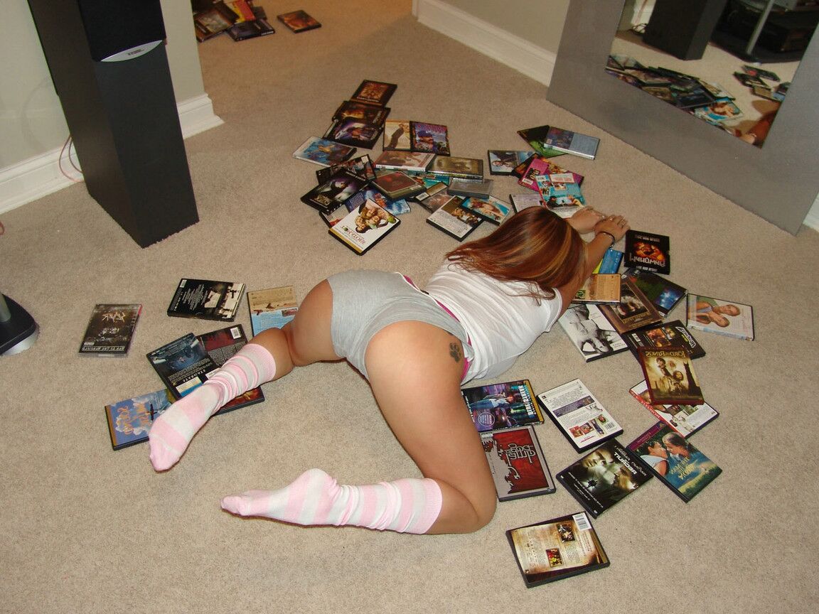 12P Amateur chick Nikki Sims spreads her legs wide open in a T-shirt and thong