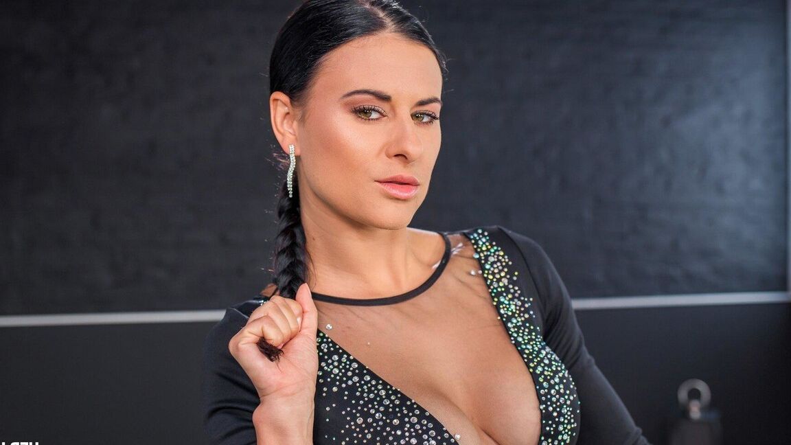 12P Checa cachonda Billie Star follada duro por el culo y el chocho