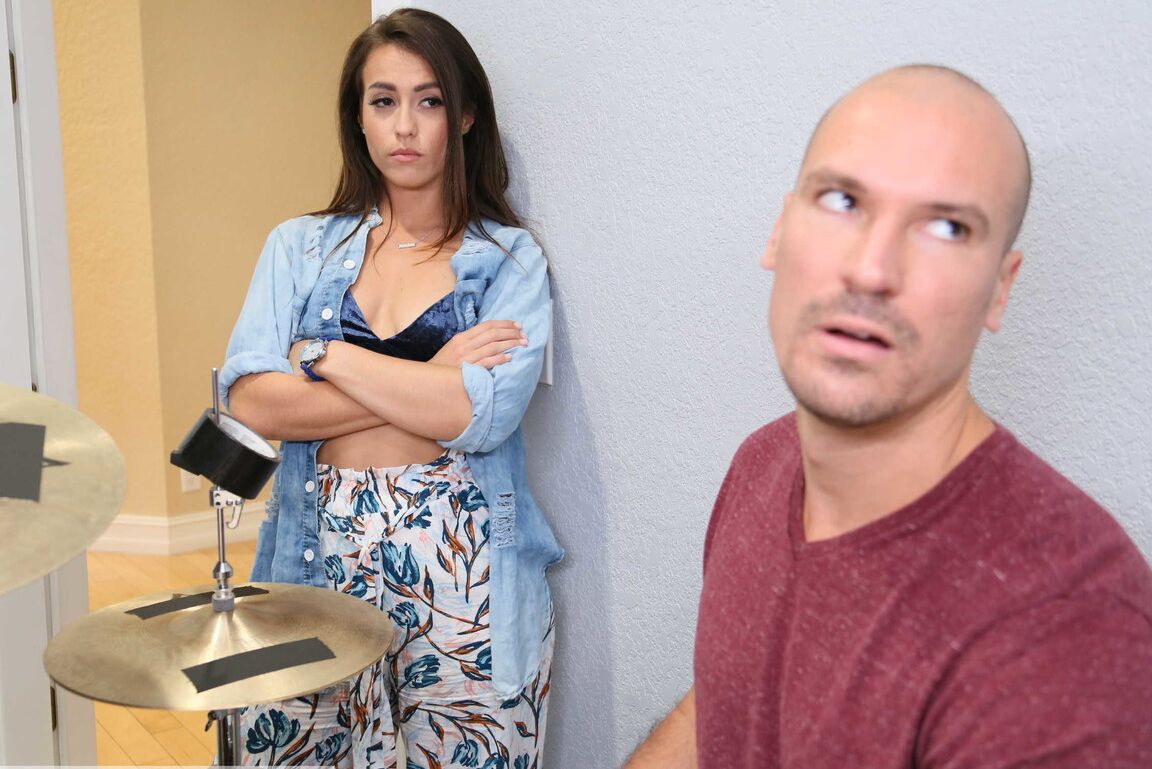 21P Bootylicious honey Kelsi Monroe blows and rides her hubby's huge penis