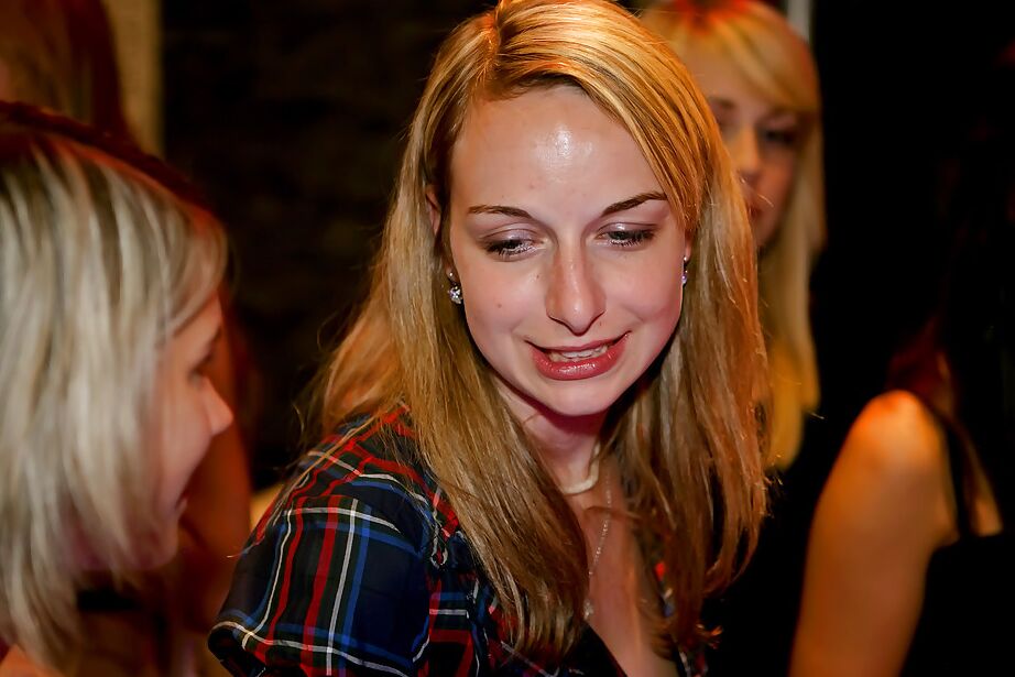 16P Schmutzige Amateure werden auf der wilden Saufparty verrückt
