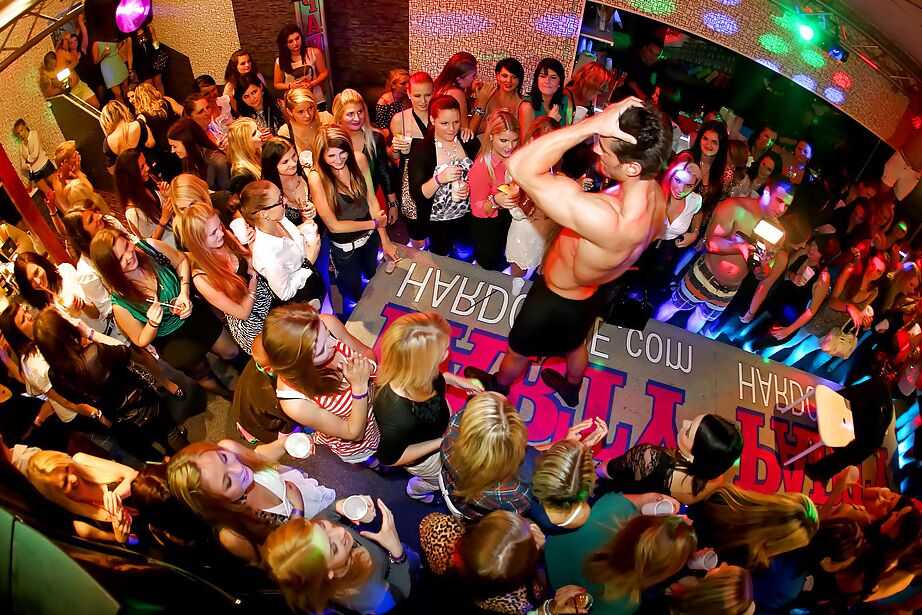16P Schmutzige Amateure werden auf der wilden Saufparty verrückt