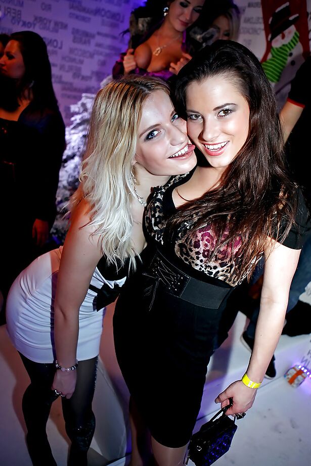 16P Garotas lascivas se divertem lésbicas na festa de sexo bêbado
