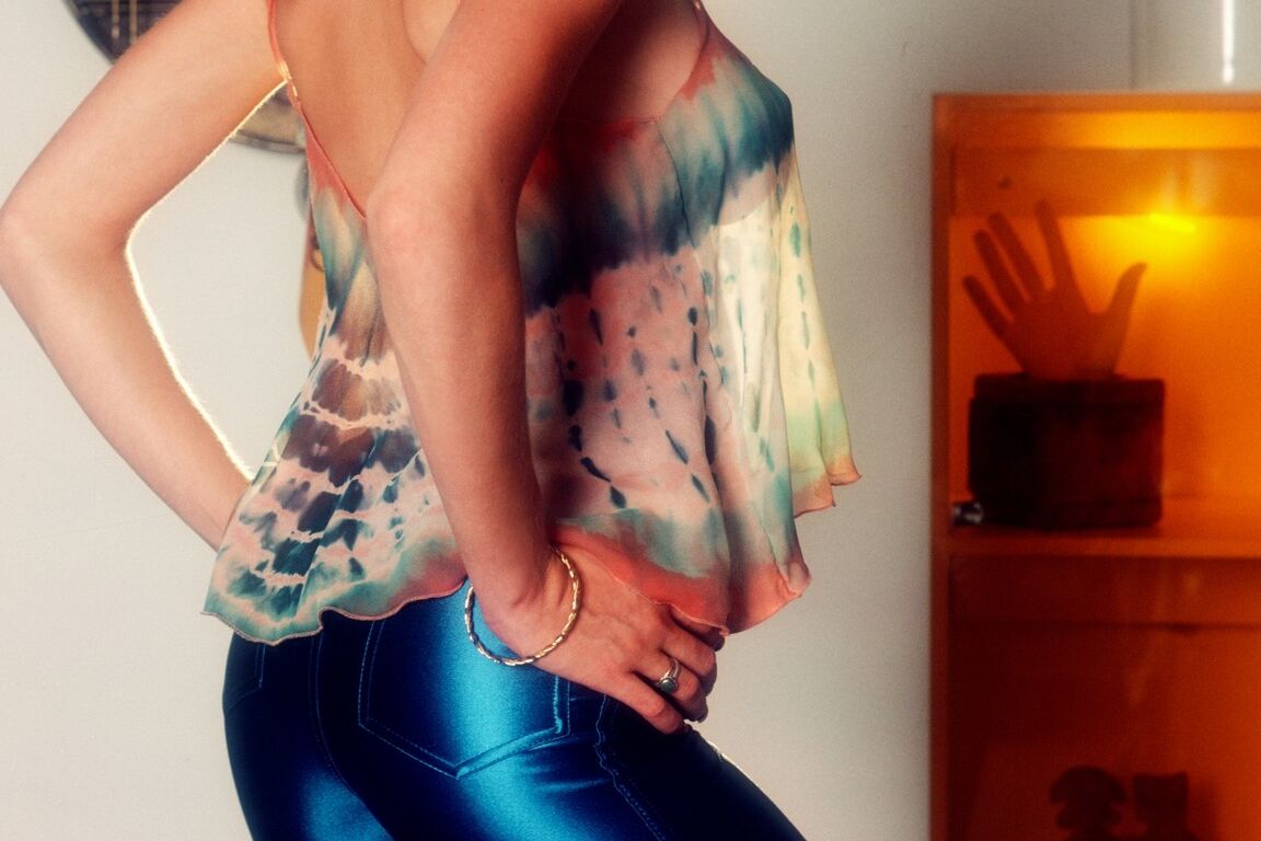 21P Busty Tammy Hill flaunts her body with tan lines during a vintage photoshoot