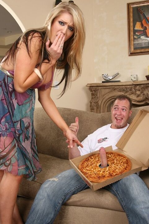 16P Jizz-starving chick Daryn Darby has some hardcore fun with a hung pizza-guy