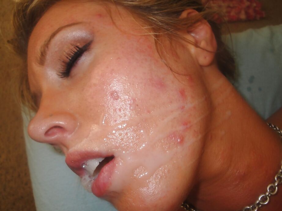 Die 16-jährige Samantha Saint bekommt eine Brustmassage und hat Hardcore-Sex