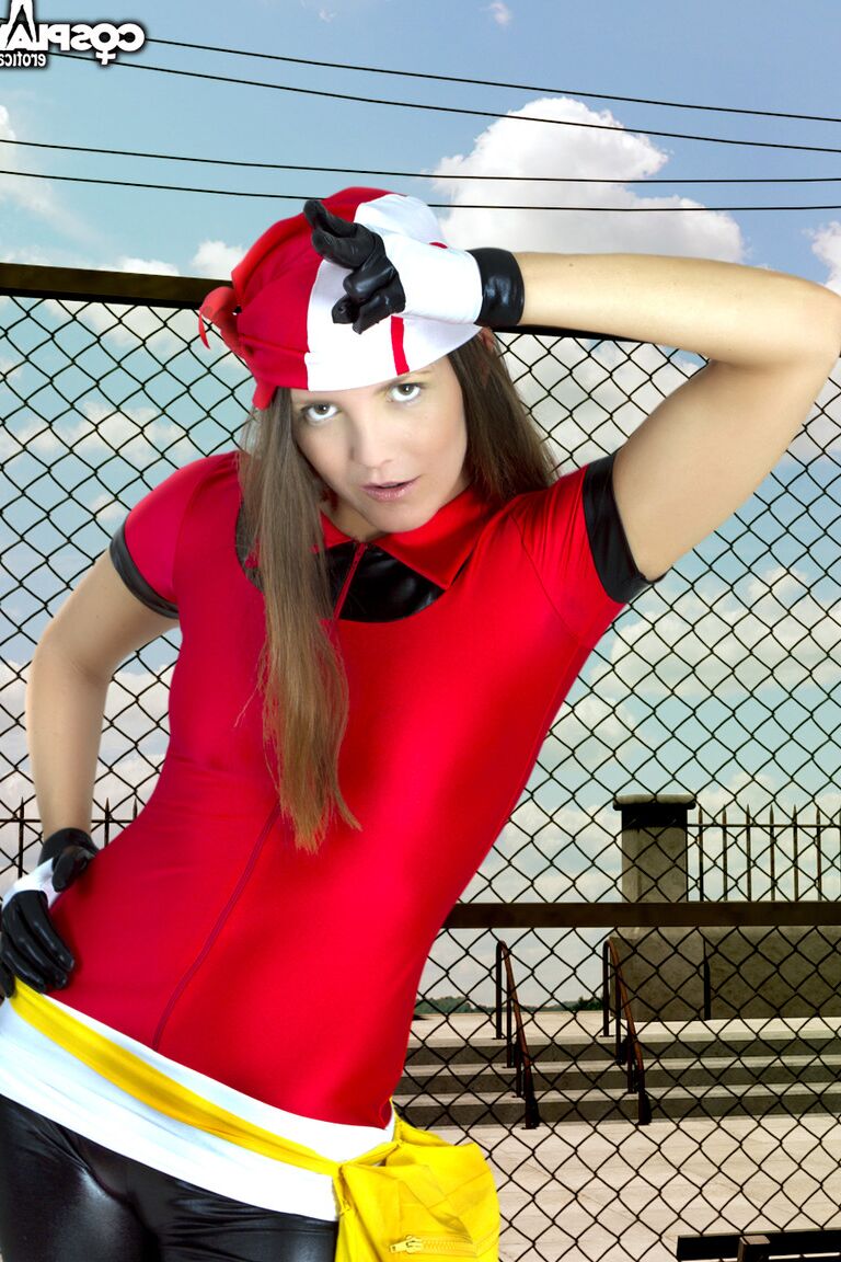 12P Cosplayer Gogo rips open her spandex shorts after going topless