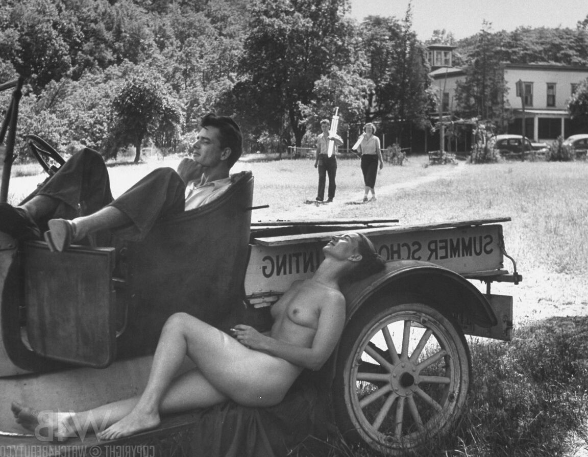 20P Chicas adolescentes glamorosas muestran sus cuerpos naturales en una compilación retro