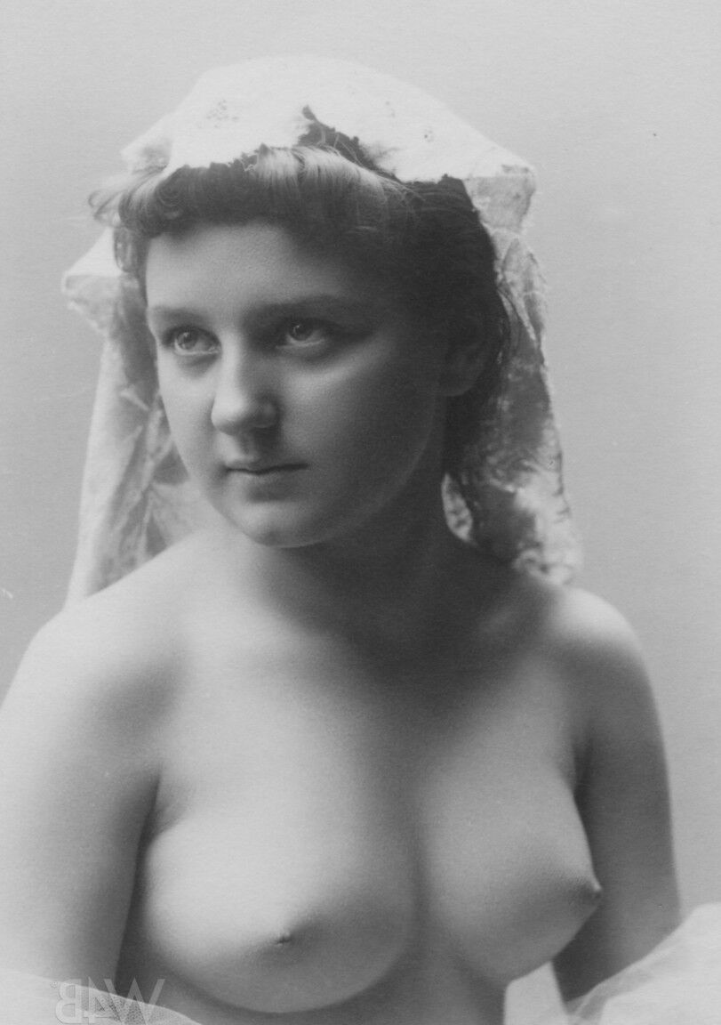 20P Chicas adolescentes glamorosas muestran sus cuerpos naturales en una compilación retro