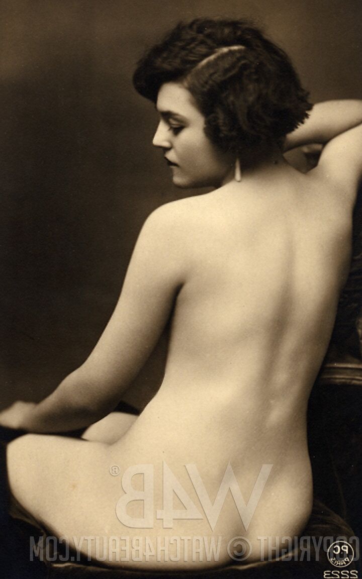 20P Chicas adolescentes glamorosas muestran sus cuerpos naturales en una compilación retro