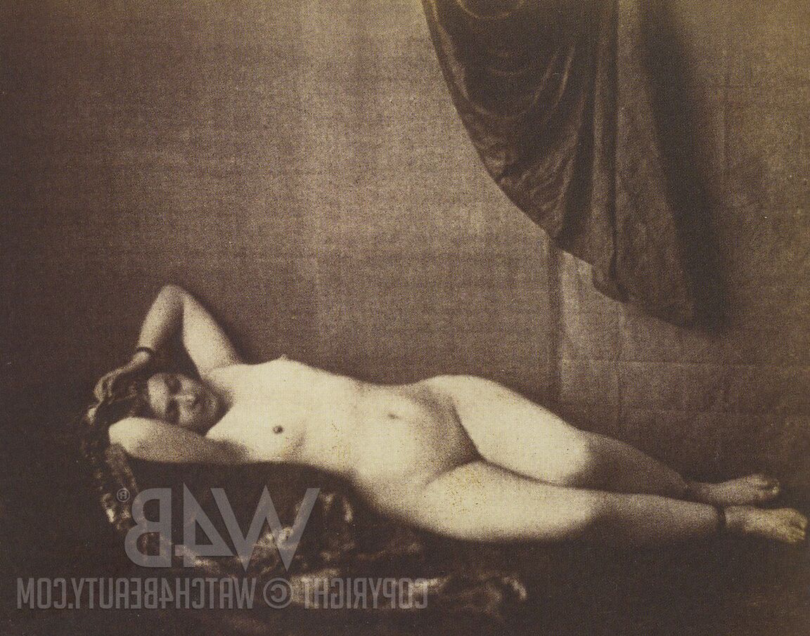 20P Chicas adolescentes glamorosas muestran sus cuerpos naturales en una compilación retro