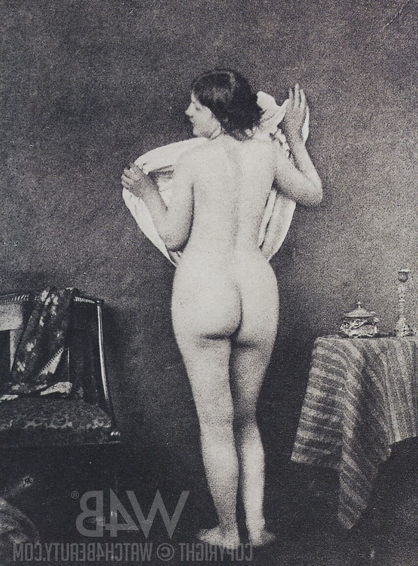 20P Chicas adolescentes glamorosas muestran sus cuerpos naturales en una compilación retro