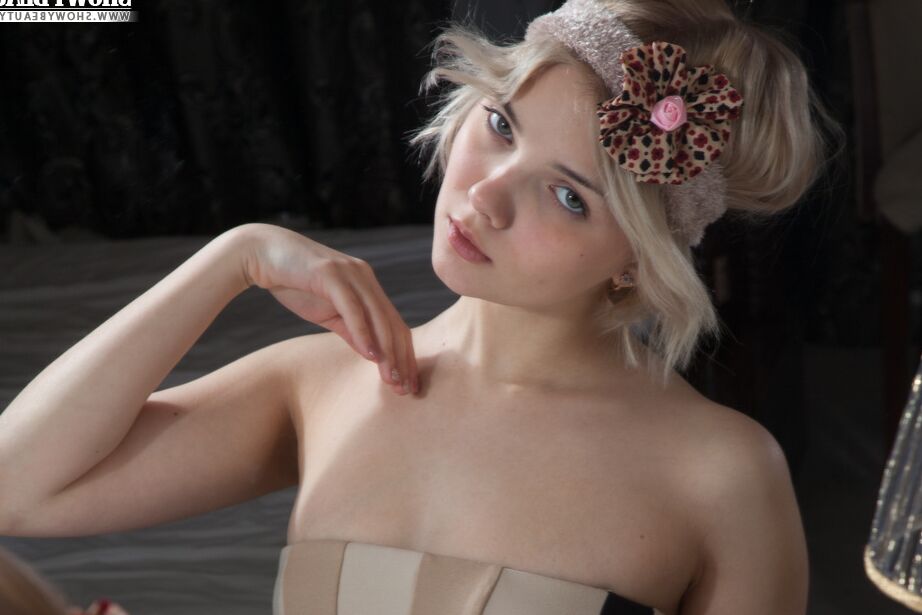 20P Posing and getting totally naked makes this sweet and sexy blonde babe so
