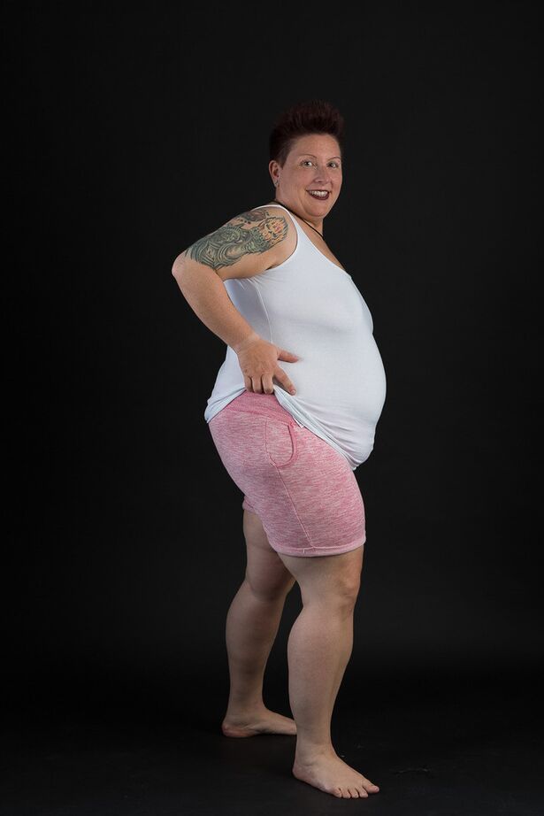20P SSBBW Tattoo Girl se met complètement nue pour la première fois