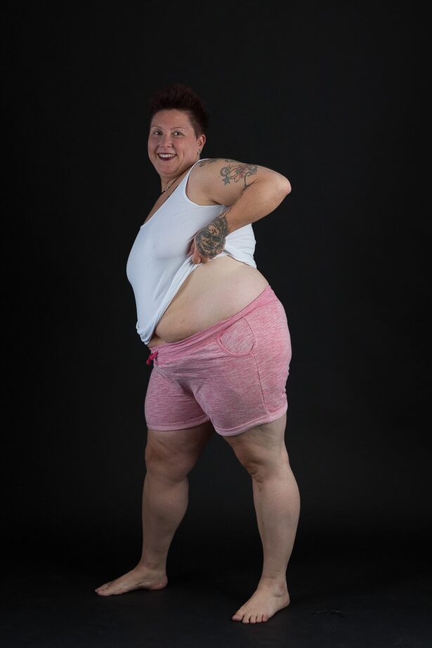 20P SSBBW Tattoo Girl se met complètement nue pour la première fois