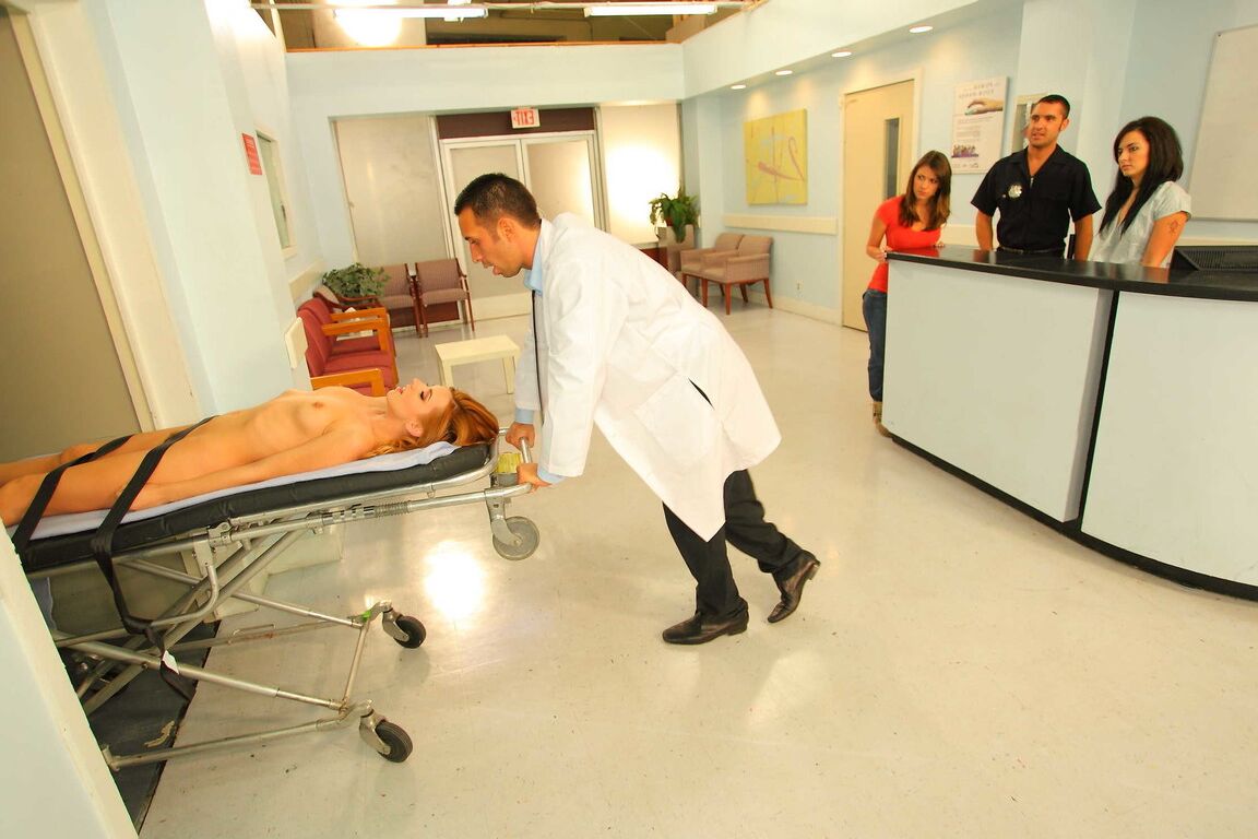 21P Doctor Aventuras Keiran Lee, Lexi Belle