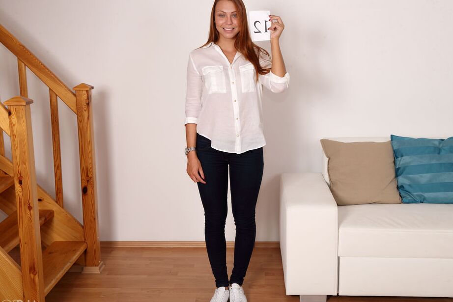 16P Coleção de meninas adolescentes vestidas com roupas ou roupas íntimas