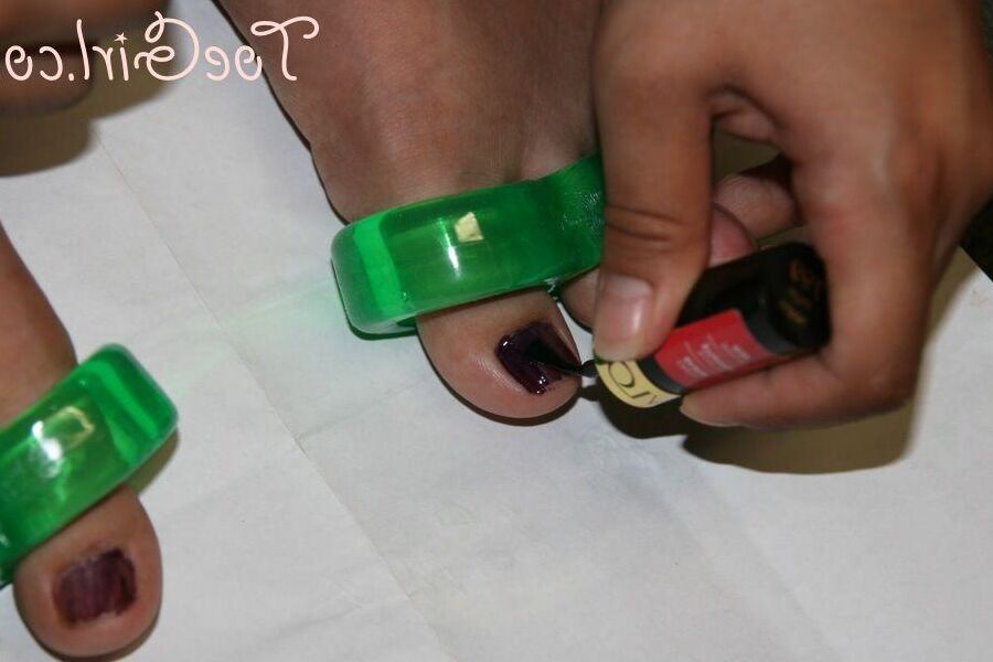 16P Caucasian girl dons toe spreaders before painting her toenails