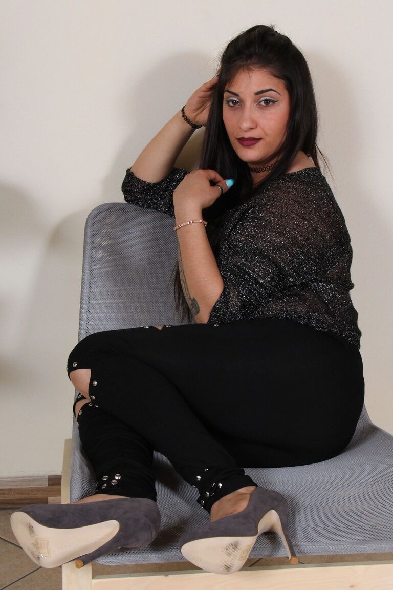 12P Gorgerous brunette shows her perfect bare feet
