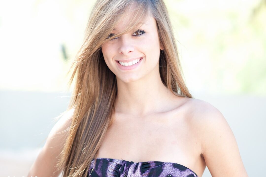 16P RIley is the hottest chick on campus