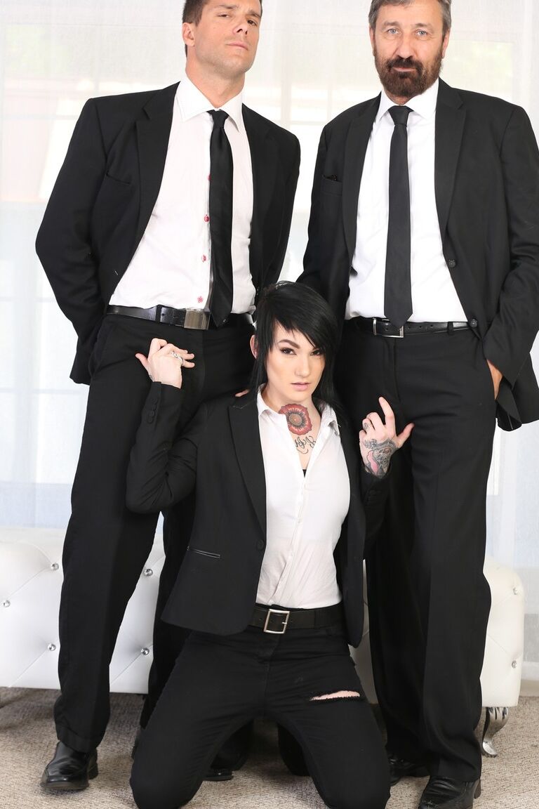 20P Svelte emo girl Nikki Hearts enjoys DP in hot MMF threesome with two suits